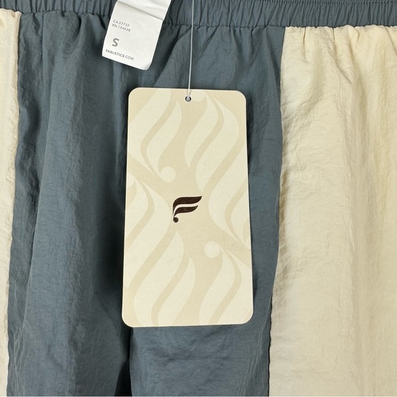 NWT Fabletics Jaylee Colorblock Track Pant, Storm Cloud Multi, Size Small - Picture 4 of 11